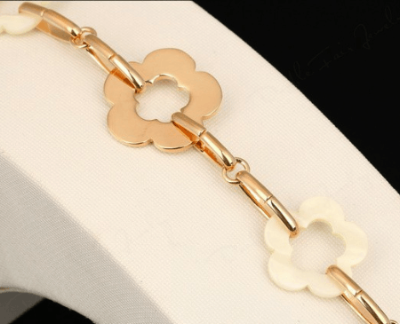 Diana Soft Rose Gold Flower Bracelet - Pearl + Creek